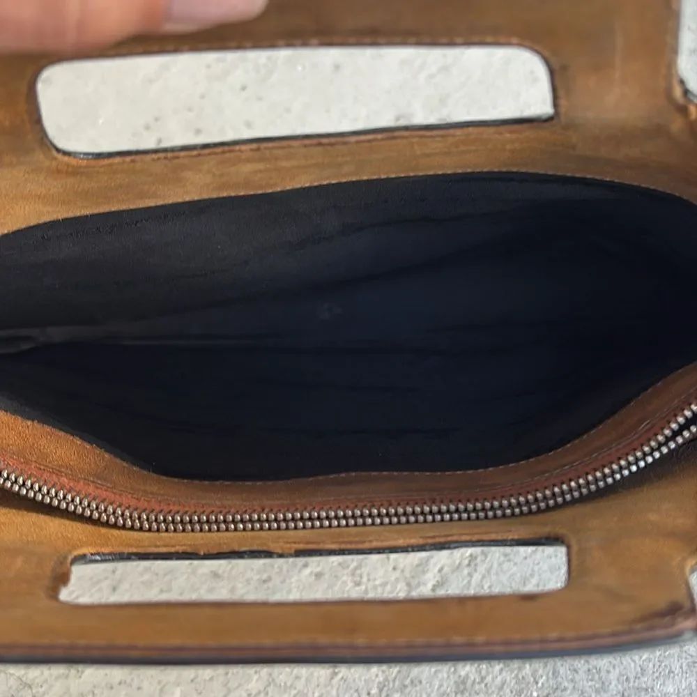Ferragamo shoulder bag - Picture 10 of 13